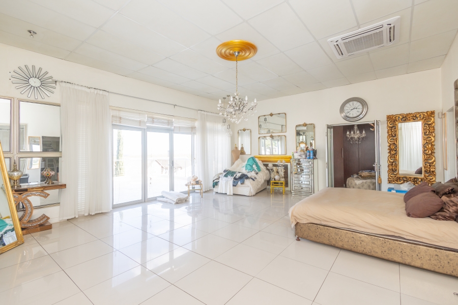 6 Bedroom Property for Sale in Fairway Heights Western Cape